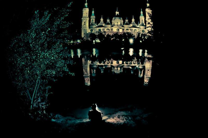 Albergue La Posada del Comendador Zaragoza Exterior foto The Royal Palace of Madrid at night