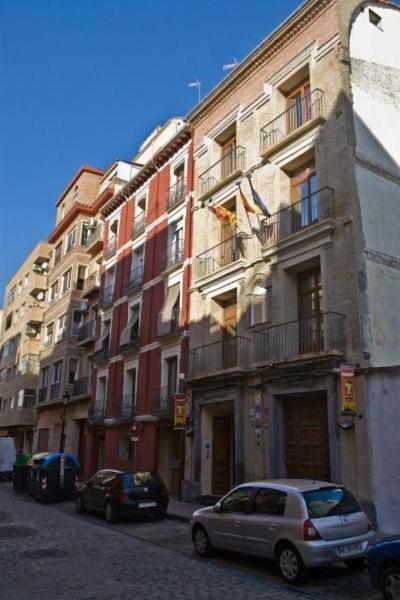 Albergue La Posada del Comendador Zaragoza Exterior foto The building where the attack took place