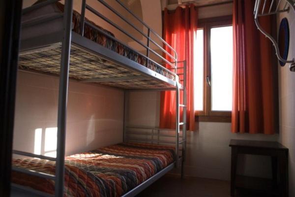 Albergue La Posada del Comendador Zaragoza Habitación foto Hostel room in Madrid, Spain